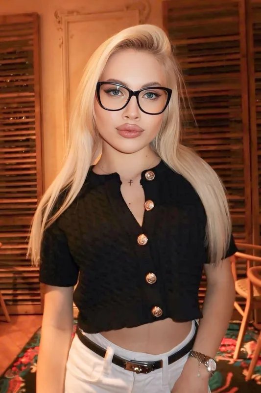 Yevhenia, 19 — photo 3
